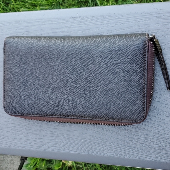 Burberry Zip Wallet - Picture 5 of 5